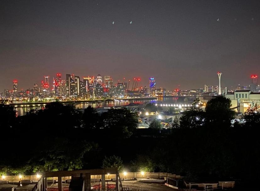 Large Double Room Overlooking The Thames 伦敦 外观 照片