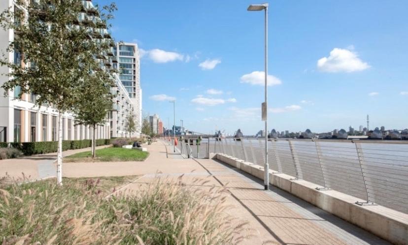 Large Double Room Overlooking The Thames 伦敦 外观 照片
